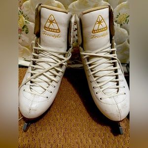 Jackson Freestyle skates with Aspire blades!! Size 8